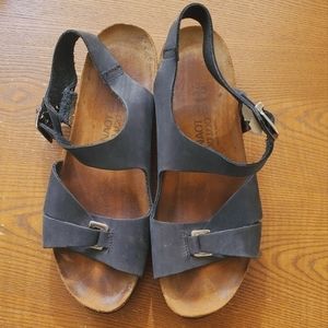 𝅺naot Women's Black Leather and Buckle Closure Sandals Size 37